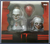 Pennywise (Deluxe) from IT - MDS manufactured by Mezco [Front]