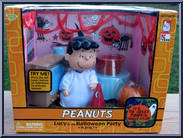 Lucy at the Halloween Party from It's the Great Pumpkin Charlie Brown - Box Sets manufactured by Memory Lane [Front]