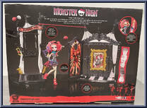 Circus Scaregrounds (Rochelle Goyle) from Monster High - Freak du Chic manufactured by Mattel [Back]