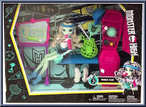 Skulltimate Locker Room (Frankie Stein) from Monster High - One Team, One Scream! manufactured by Mattel [Front]