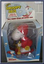 Snoopy from Peanuts - Snoopy Skis manufactured by Aviva [Front]