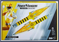 Mighty Morphin Power Daggers from Power Rangers Lightning Collection - Role Play manufactured by Hasbro [Front]