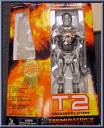 T-800 Endoskeleton (Non-Electronic Gun) from Terminator 2 - 15" Scale manufactured by Toy Island [Front]