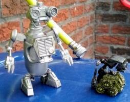 E.T mechanized with his trusty ally Treadward (Original characters) (Original) Custom Action Figure