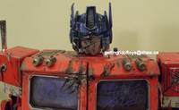 Battle Damage Optimus Prime  V2 (Transformers - Alternators) Custom Action Figure