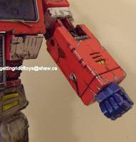 Battle Damage Optimus Prime  V2 (Transformers - Alternators) Custom Action Figure