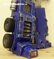 Battle Damage Optimus Prime  V2 (Transformers - Alternators) Custom Action Figure