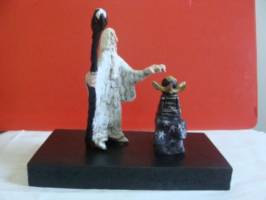 Consulting the Palantir (Lord of the Rings) Custom Miniature / Figurine