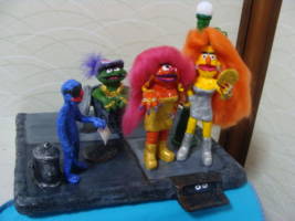 Oscar The Grouchy Pimp No.22( Art sculpture) (Misc) Custom Diorama / Playset [Miss Ernie in Pink Wig and Miss Bert in Red (bright Orange)Wig]